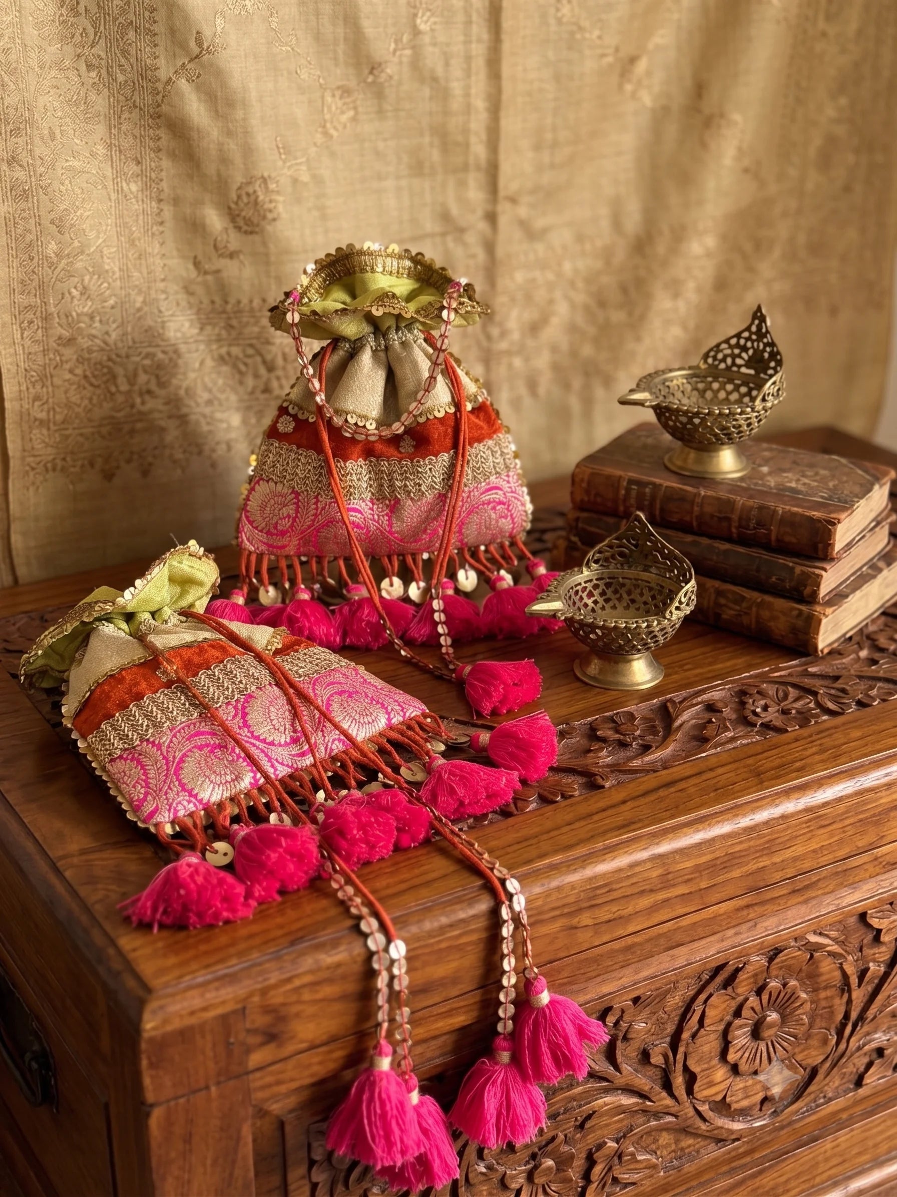 Gulabi Zari Royale Potli